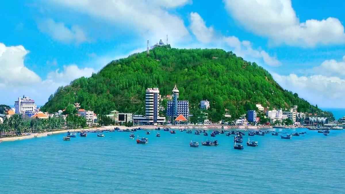 Beach Activities in Vung Tau: What Tourists Shouldn’t Miss