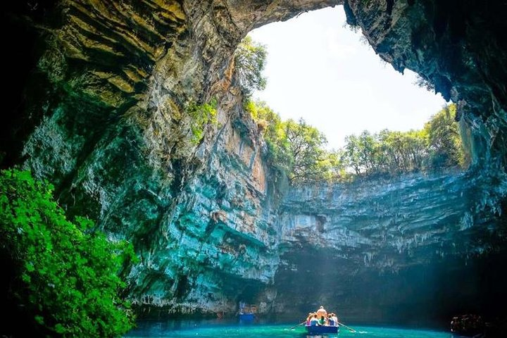 dd05acc5-711a-4e7d-b7e7-e636b2beabb0_phong-nha-cave-paradise-cave-day-tour-small-group-to-fairy-land