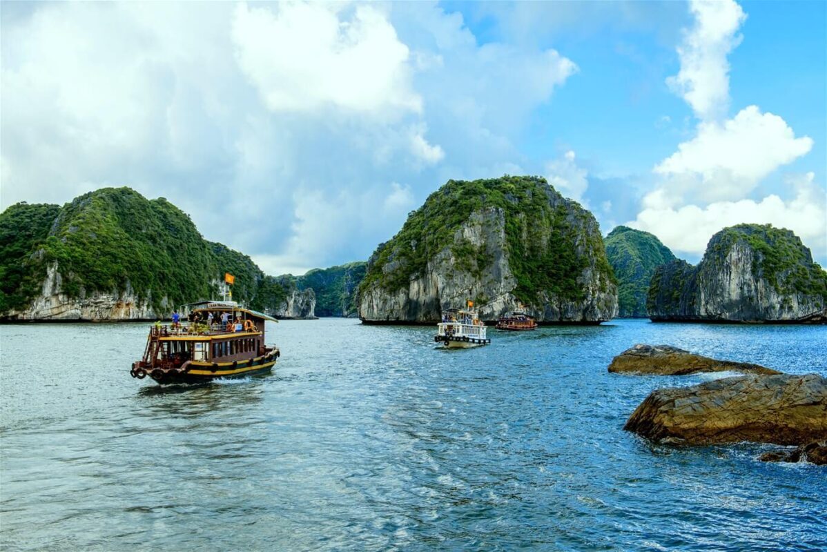 island-in-lan-ha-bay-l3KH